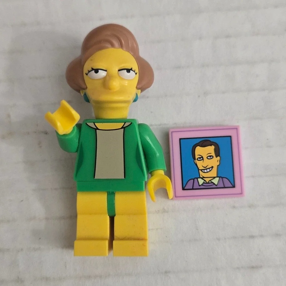 LEGO Simpsons Series 2 Edna Krabappel Minifigure 71009 Complete Woodrow Tile